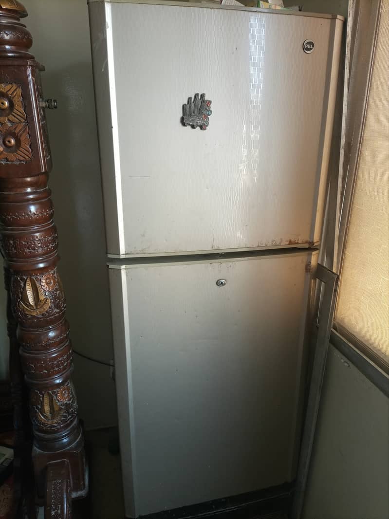 Pel. Refrigerator  achi condition mein available hai 2