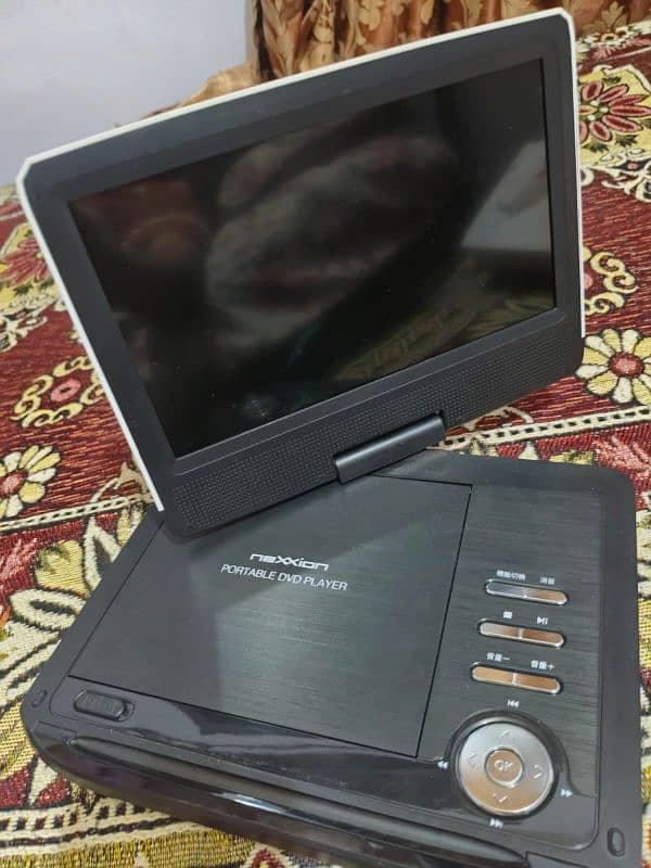 Portable DVD Player 1