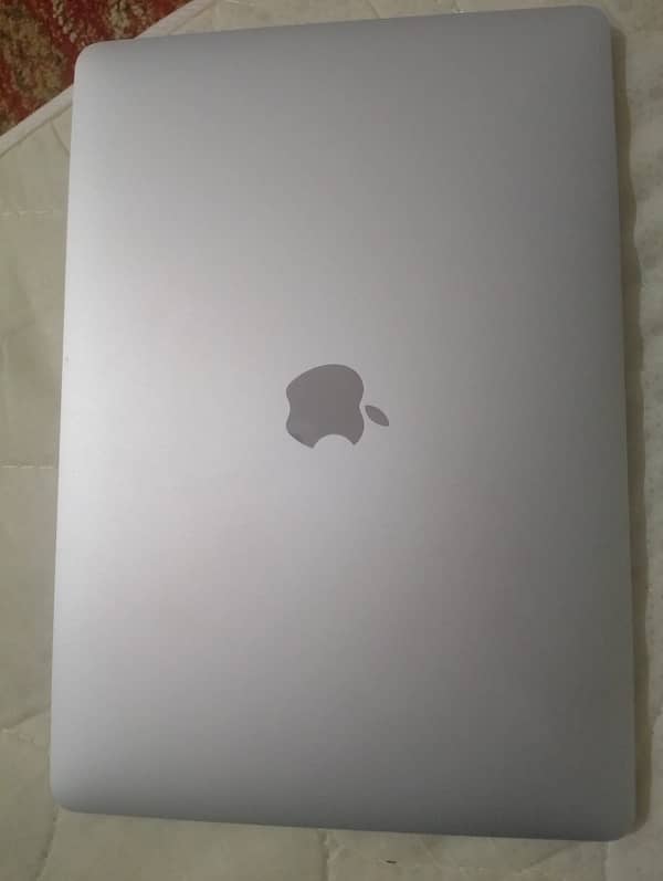 Apple macbook pro 1