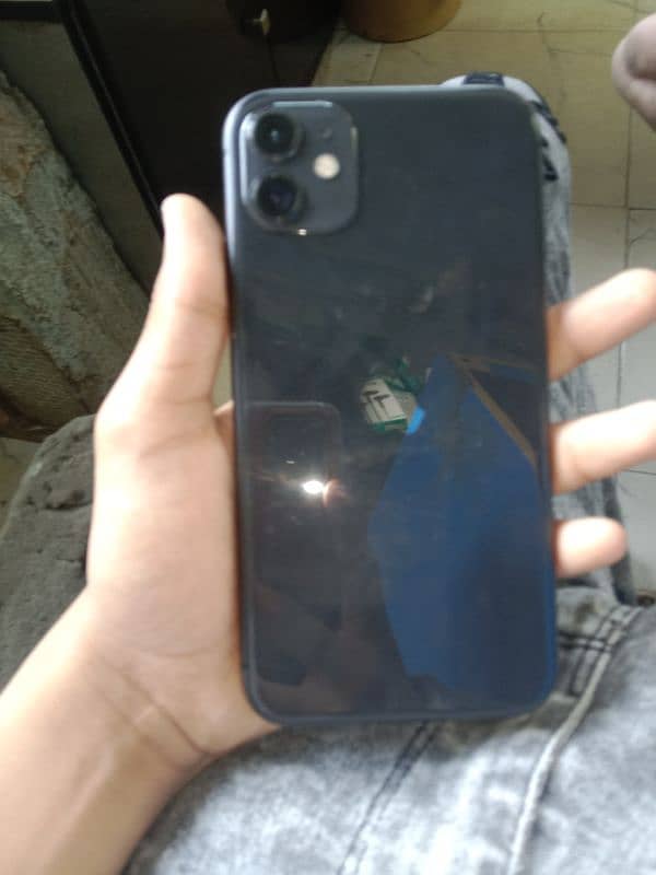 mobile iPhone 11 non PTA 4 GB RAM 64GB 1