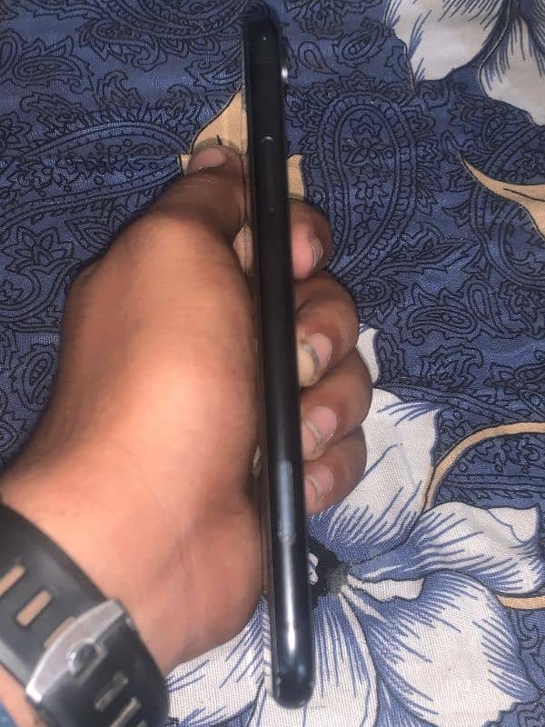 iPhone xr 64gb Factory unlock whatsapp & call no 03121626391 1
