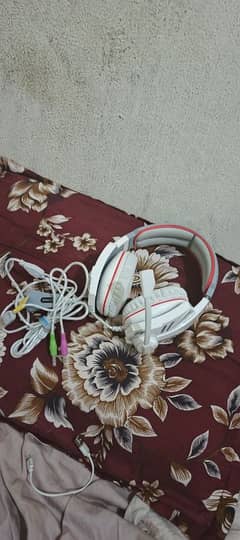 INVONS Z8 brand name . . . . . . GAMING headphones.   urgent sell