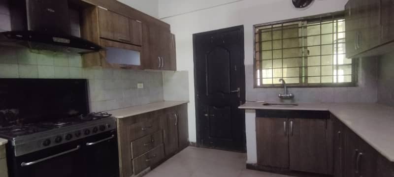 3 Beds Flat Available For Sale in Askari-11 Sec- B Lahore 0