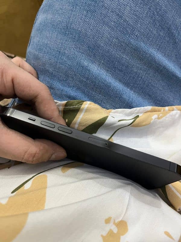 iPhone 14 pro max 3