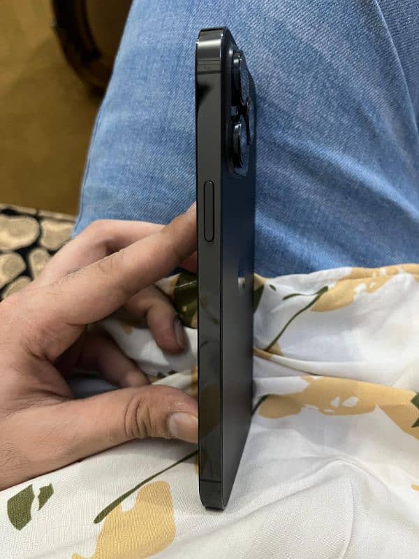 iPhone 14 pro max 5