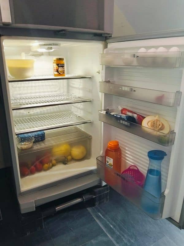 used dawlence fridge in good condition 2