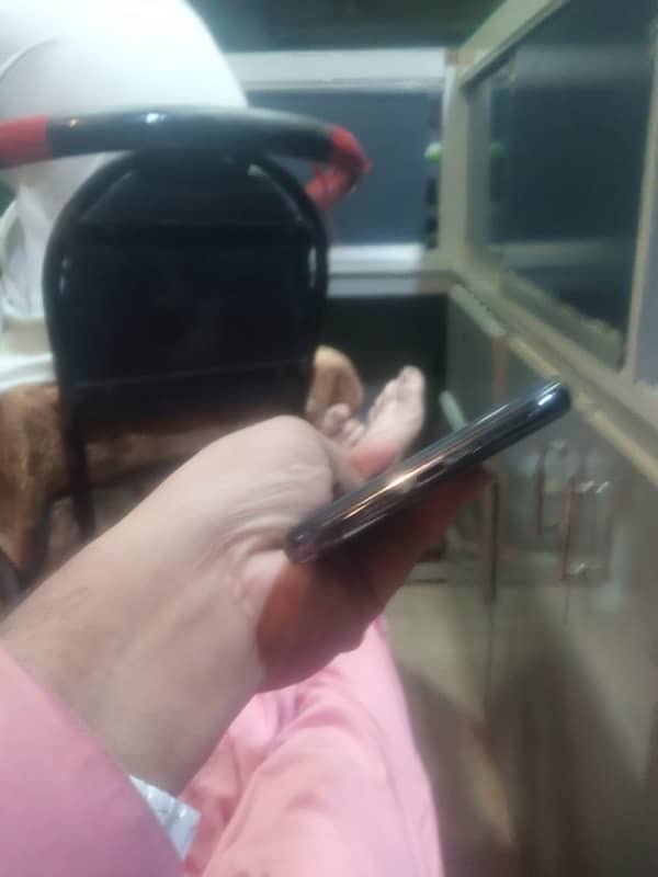 Iphone xs max 64 gb 10/8 condition 4