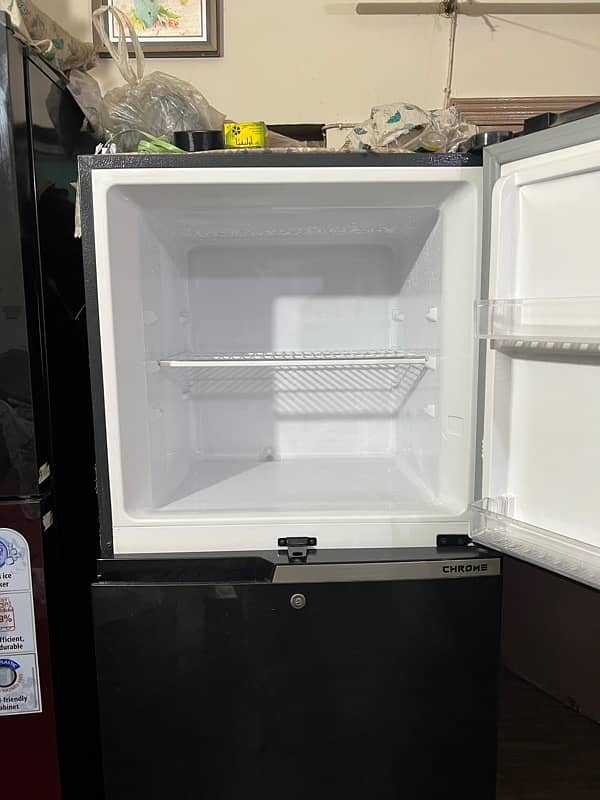 BLACK COLOUR FRIDGE DAWALANCE COMPANY 4