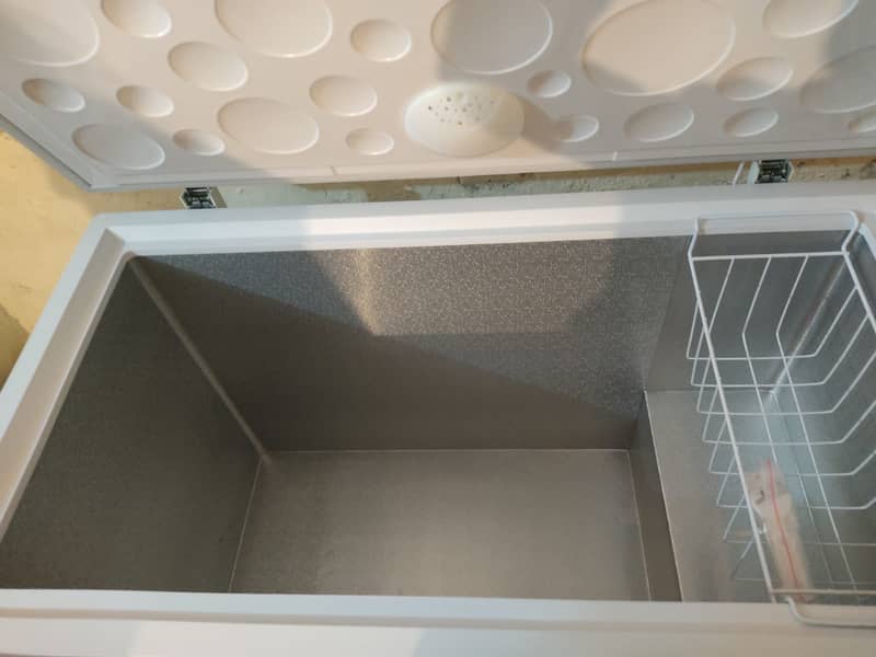 HAIER CHEST  FREEZER MODEL:HDF-409INV4 1