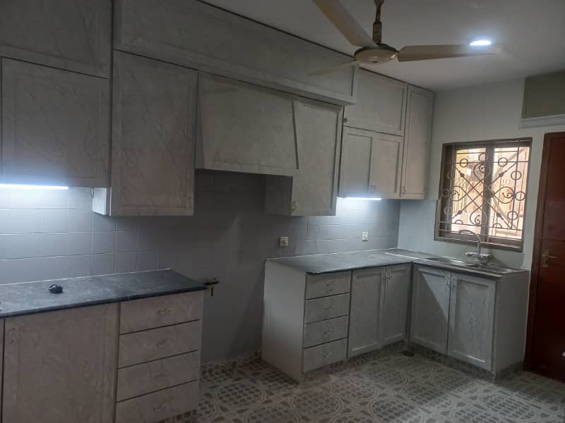 4 MARLA COMMERICAL BUILDING AVAILABLE FOR SALE WITH BASEMENT 6