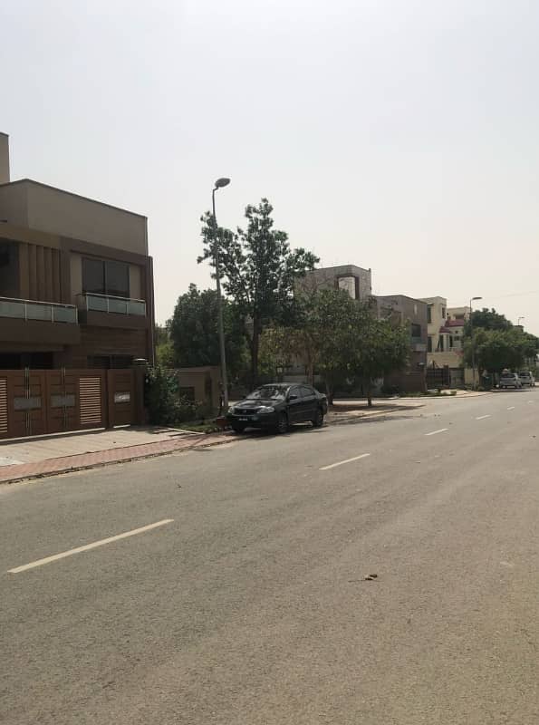 10 MARLA PLOT FOR SALE AT REASONABLE PRICE IN BAHRIA TOWN LAHORE 0