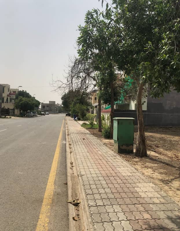 10 MARLA PLOT FOR SALE AT REASONABLE PRICE IN BAHRIA TOWN LAHORE 2