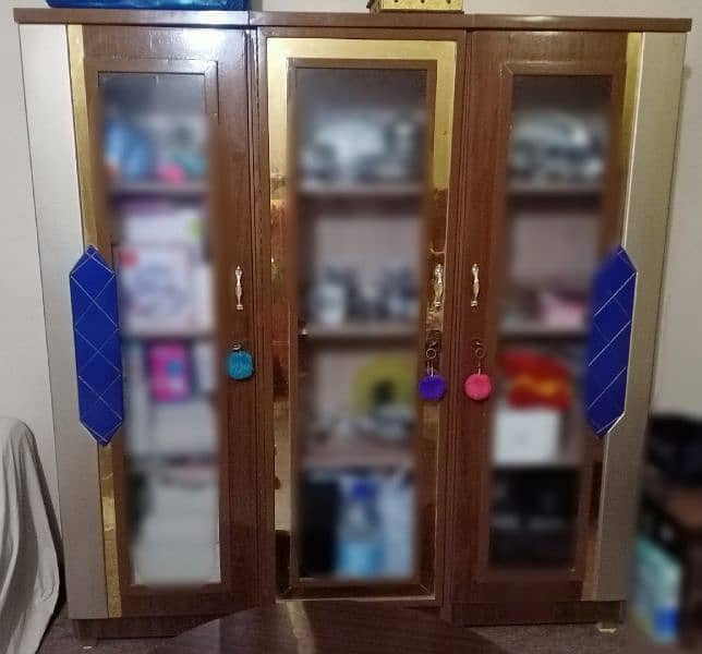 Divider & Dressing table 0