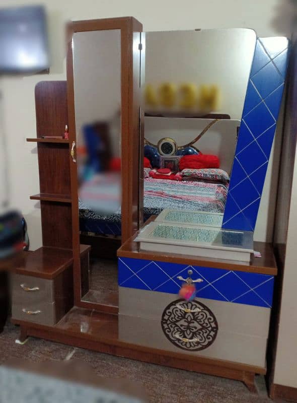 Divider & Dressing table 1