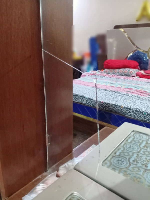 Divider & Dressing table 2