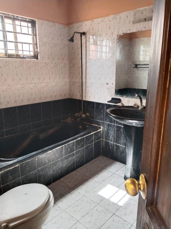 Separate Entrance - 1 Kanal Lavish Upper Portion On Top Location For Rent in DHA Phase 2 Lahore 3