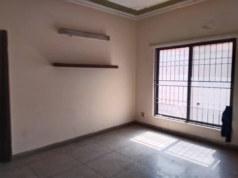 Separate Entrance - 1 Kanal Lavish Upper Portion On Top Location For Rent in DHA Phase 2 Lahore 8