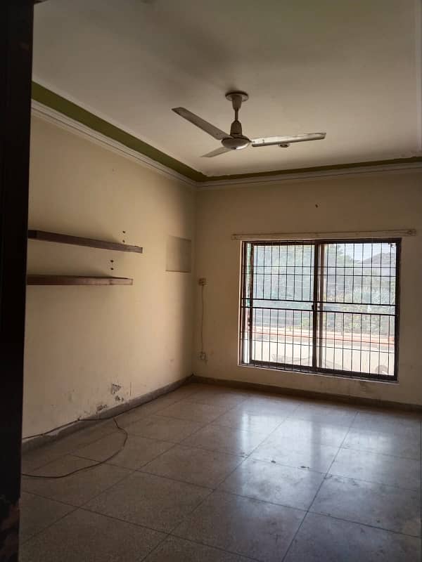 Separate Entrance - 1 Kanal Lavish Upper Portion On Top Location For Rent in DHA Phase 2 Lahore 10