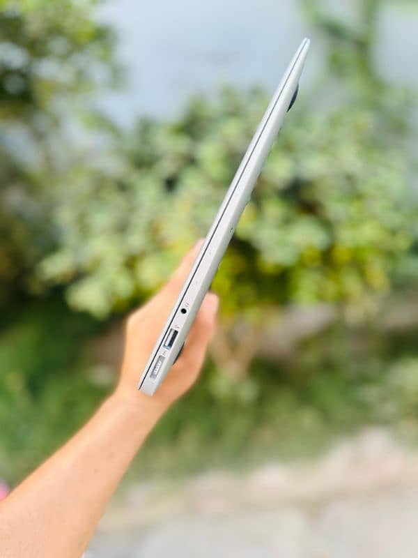 Macbook Air 2017 Scratch Less 1