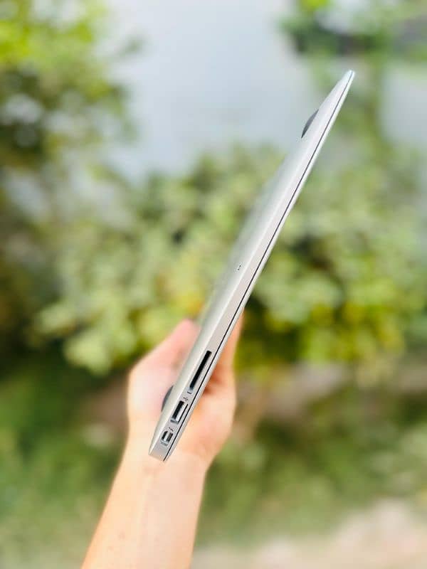 Macbook Air 2017 Scratch Less 2