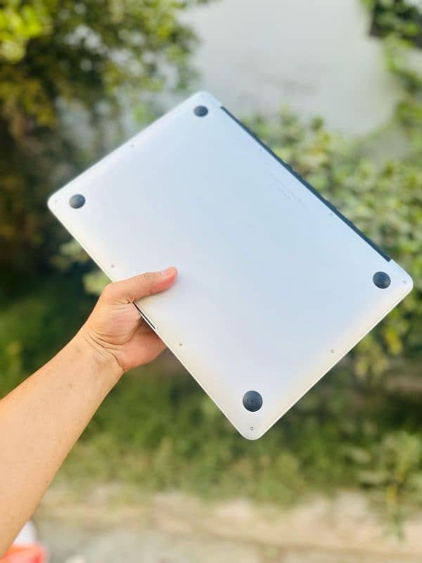 Macbook Air 2017 Scratch Less 4