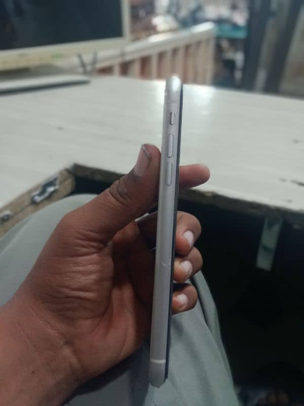 iPhone xr 64 gb JV 79 battery health 0