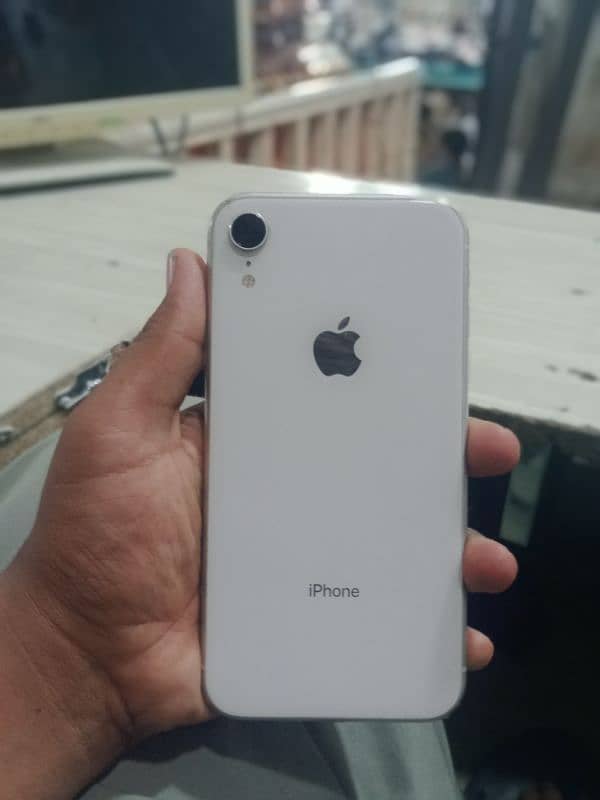 iPhone xr 64 gb JV 79 battery health 1