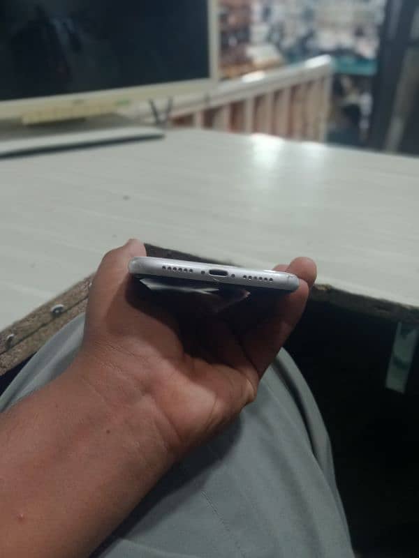 iPhone xr 64 gb JV 79 battery health 3