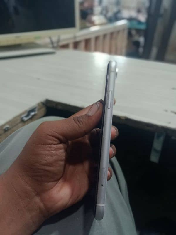 iPhone xr 64 gb JV 79 battery health 4