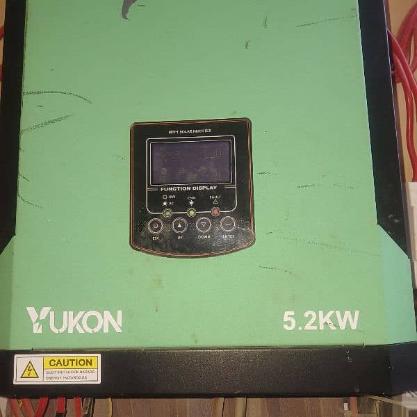 solar inverter with pv panels and battery 5