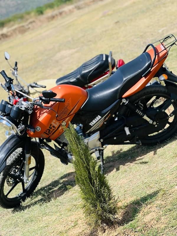 yamaha ybr g special edition orange matt clour 1