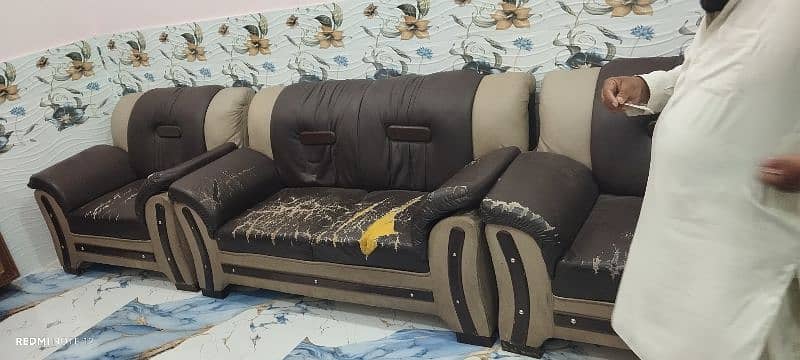 8 seater sofa set . .     ( 3,,2,,1,,1,,1 ) 1