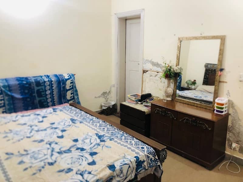 FULLY FURNISHED ROOM AVAILABLE FOR RENT IN G10 PHA 0