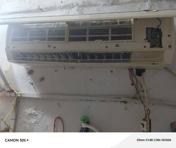gree 1.5 ton ac  only uband change contact 03403014714 3