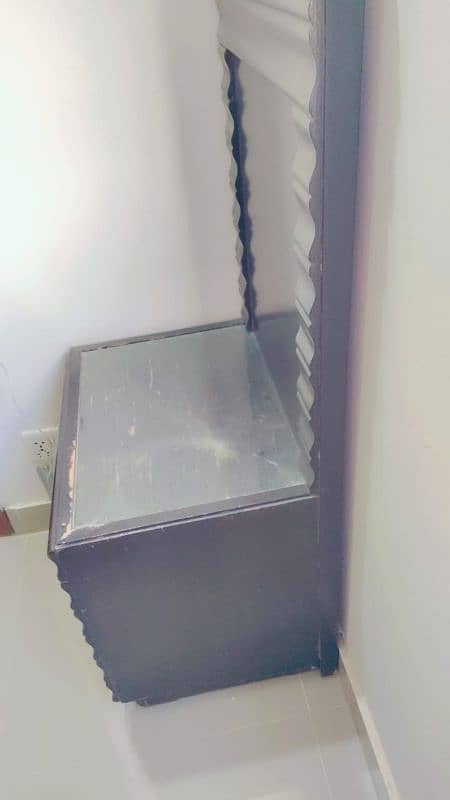 dressing table and side table urgent sale 4