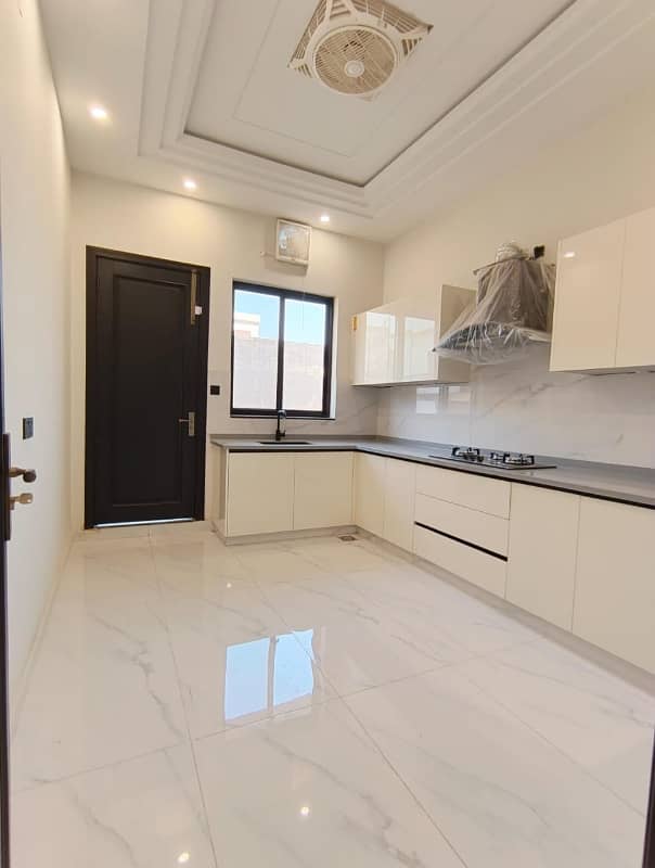 Upper Portion For Grabs In 10 Marla Rawalpindi 0
