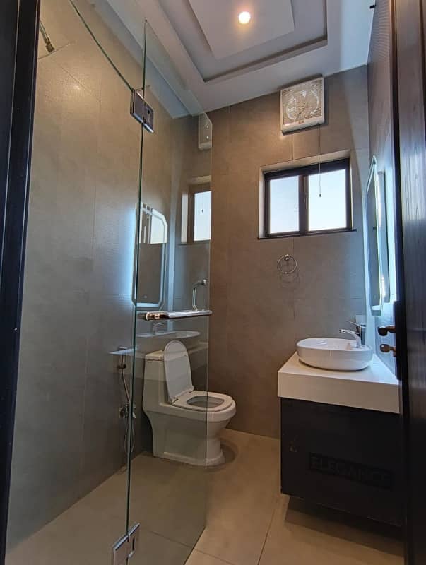 Upper Portion For Grabs In 10 Marla Rawalpindi 6