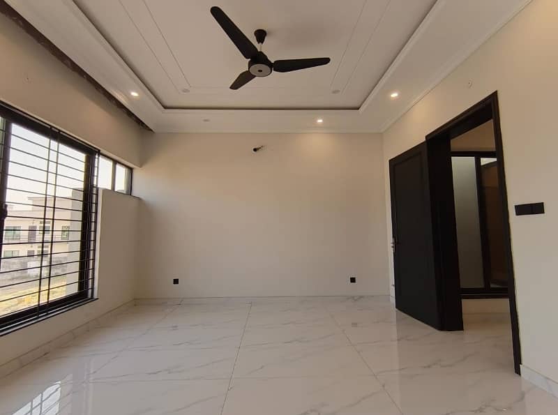 Upper Portion For Grabs In 10 Marla Rawalpindi 8