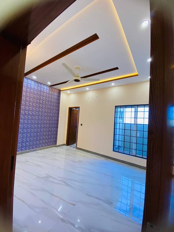 5 MARLA LUXURIOUS HOUSE FOR SALE IN BAHRIA TOWN LAHORE 2