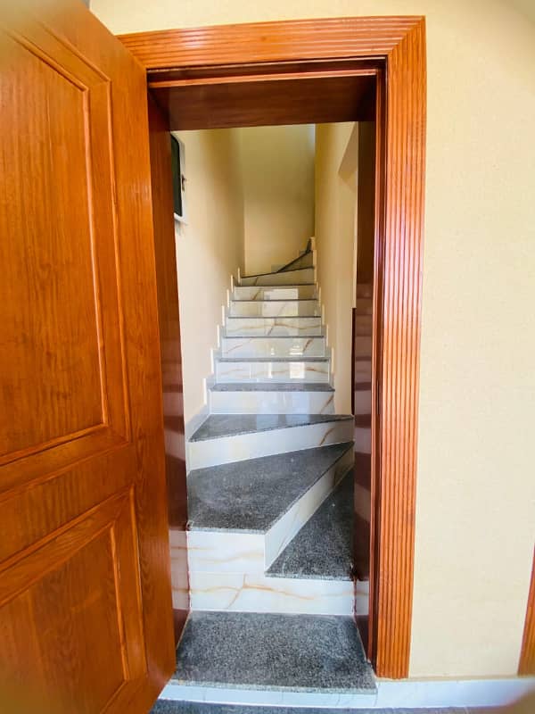5 MARLA LUXURIOUS HOUSE FOR SALE IN BAHRIA TOWN LAHORE 7