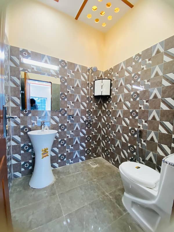 5 MARLA LUXURIOUS HOUSE FOR SALE IN BAHRIA TOWN LAHORE 9