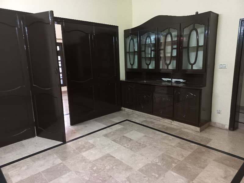 3 bedroom upper portion available chaklala scheme 3 Rawalpindi government haring available 2