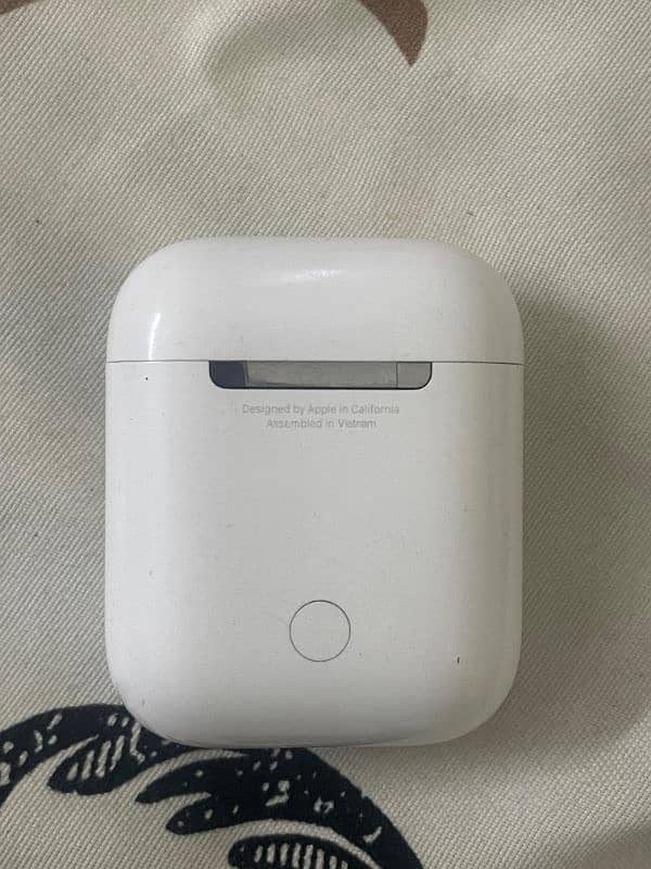 Apple airpods 2nd Generation 0