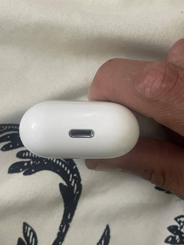 Apple airpods 2nd Generation 2
