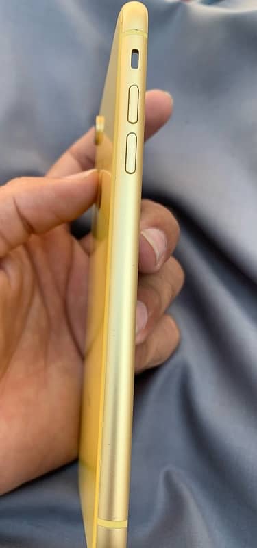 IPhone XR original body watsapp number 03489165874 1