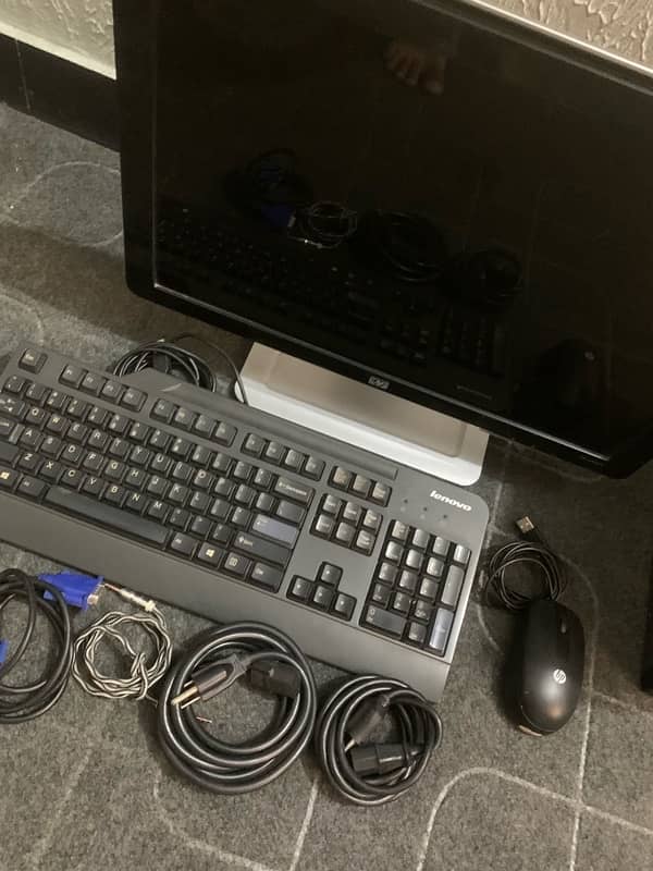 Lenovo Pc for sale with complete setup ( computer ) 2