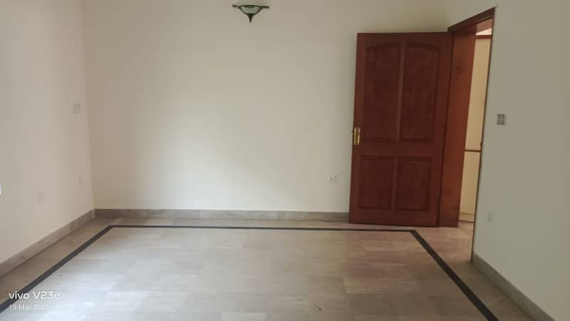 1 Kanal Upper Portion Is Available For Rent In Dha Phase 4 Near Gold Crest Mall 8