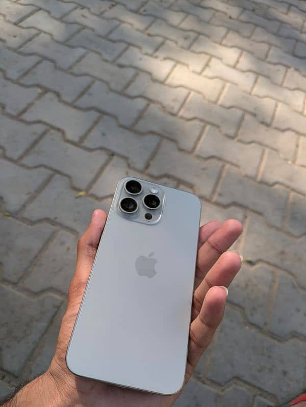 APPLE IPHONE 15 PRO MAX COMPLETE BOX 0