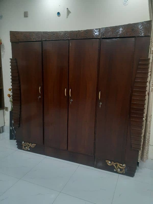Wardrobe 4 door 1