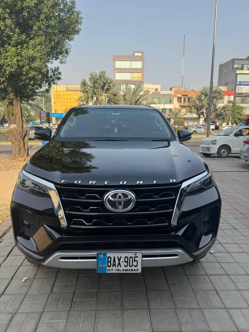 Toyota Fortuner 2.7 V 2021 0